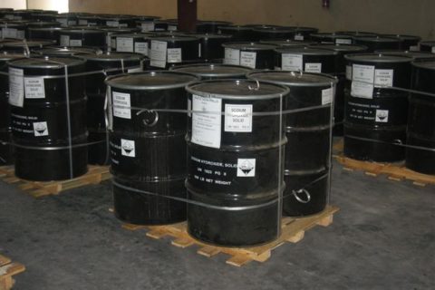 DRUMS_ON_PALLETS__2__CAUSTI